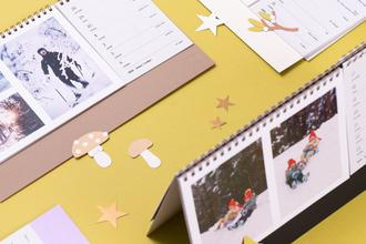 Fotos kleben: Wie man Fotos in ein Fotoalbum klebt | Squared.one